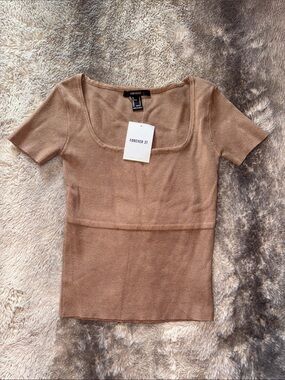 Forever21 Tan Short Sleeve Scoop Neck Crop Top 🧸